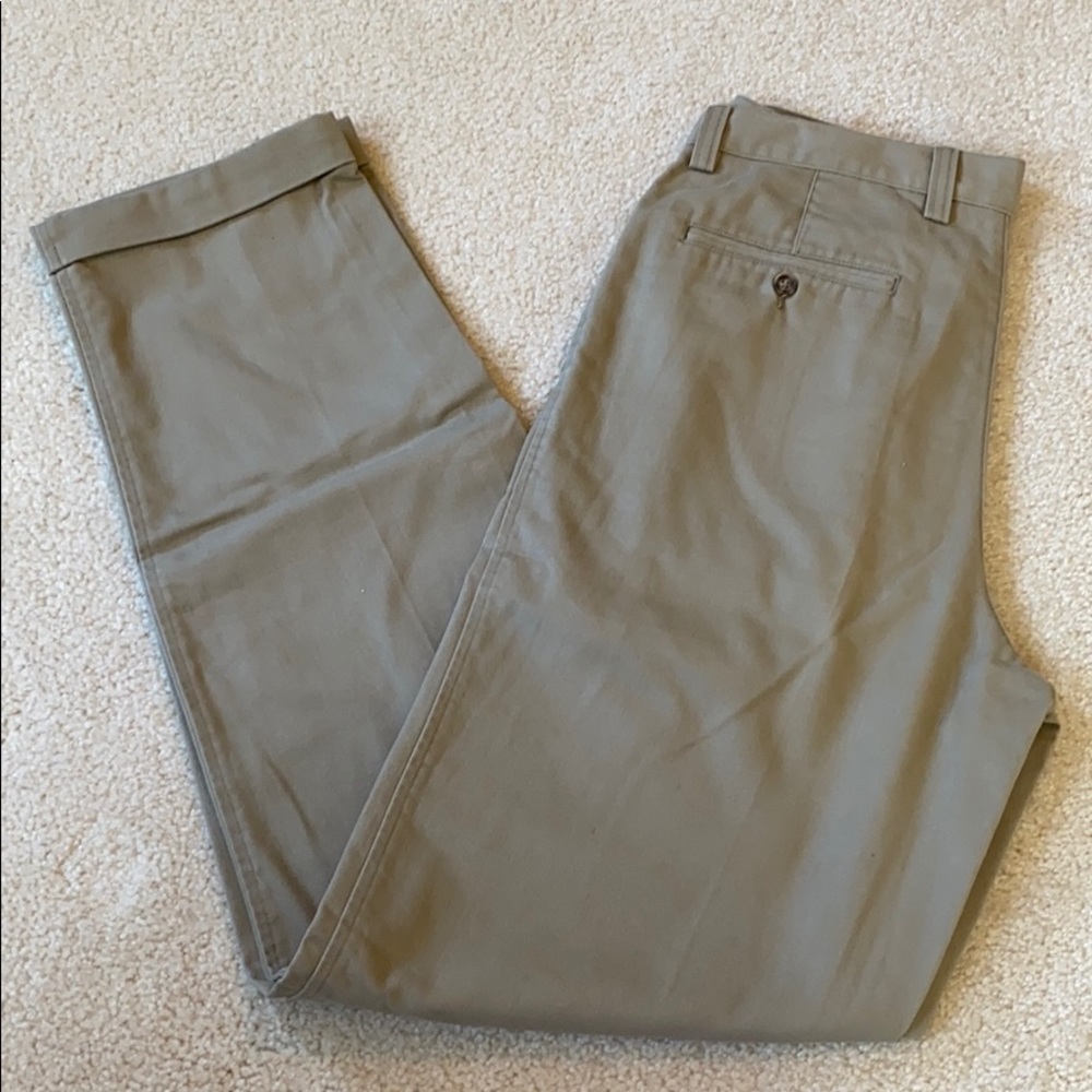 NWT Gap pleated tapered leg cuffed pants